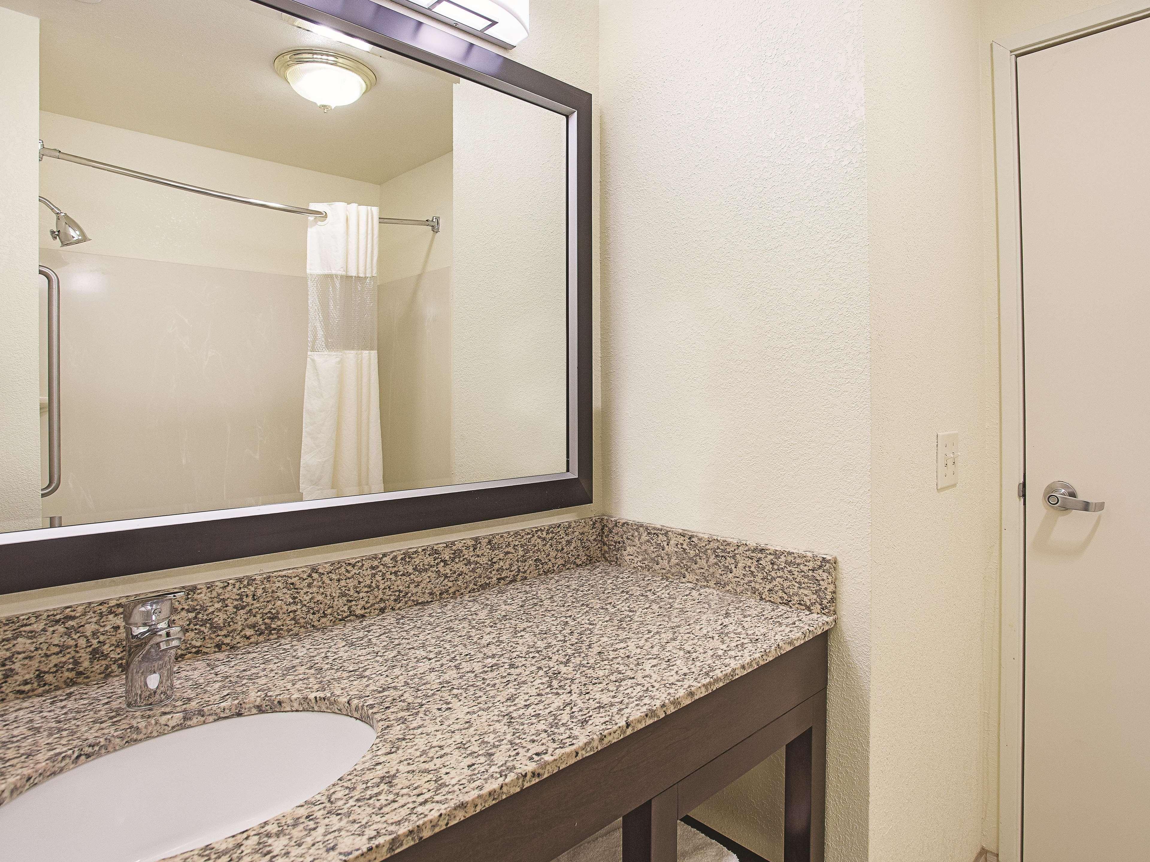 La Quinta By Wyndham Central Point - Medford Exterior photo