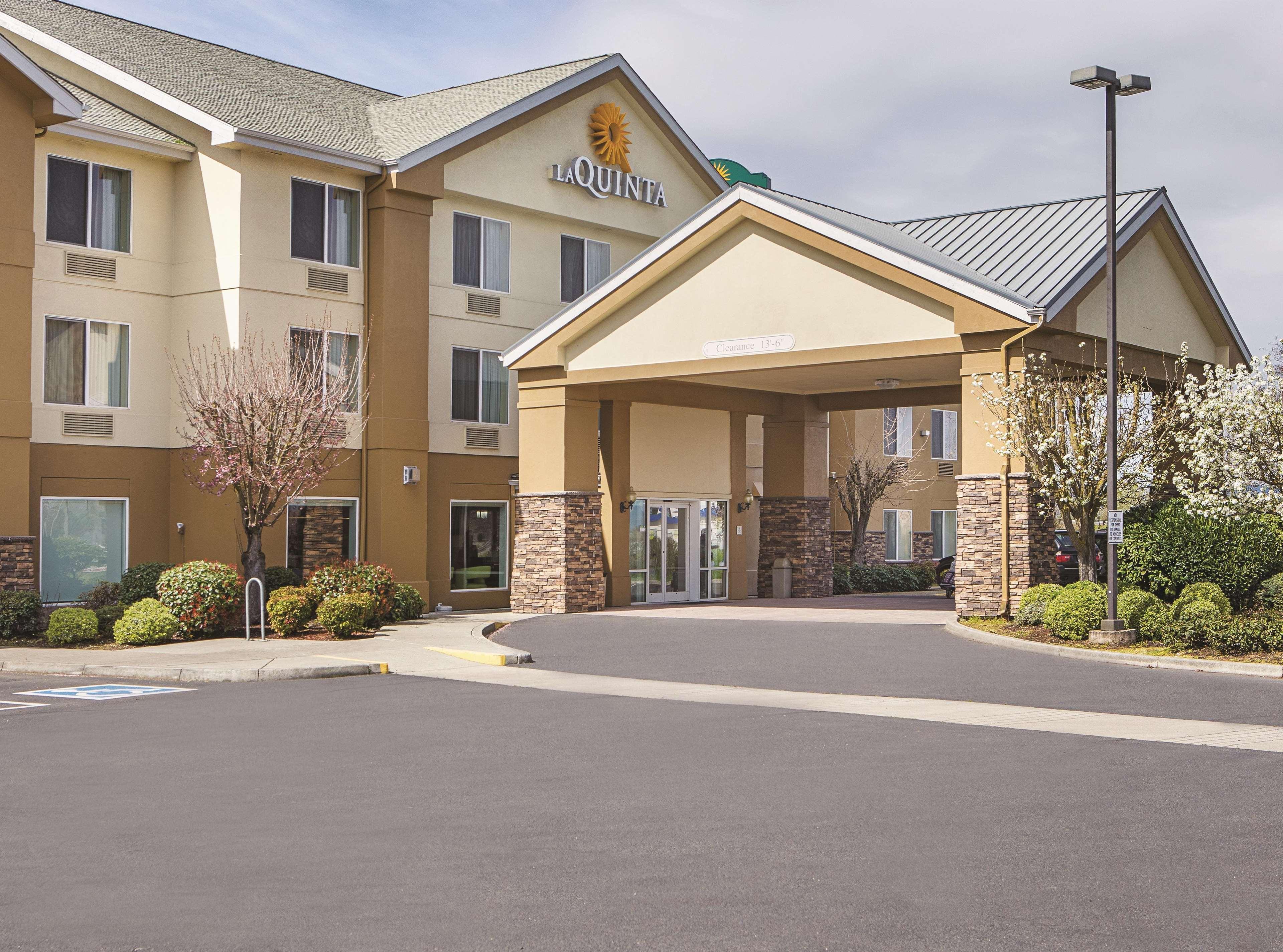 La Quinta By Wyndham Central Point - Medford Exterior photo